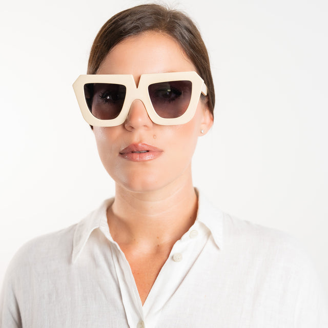Occhiali da sole Odette Beige in acetato – Ernesto Alaimo